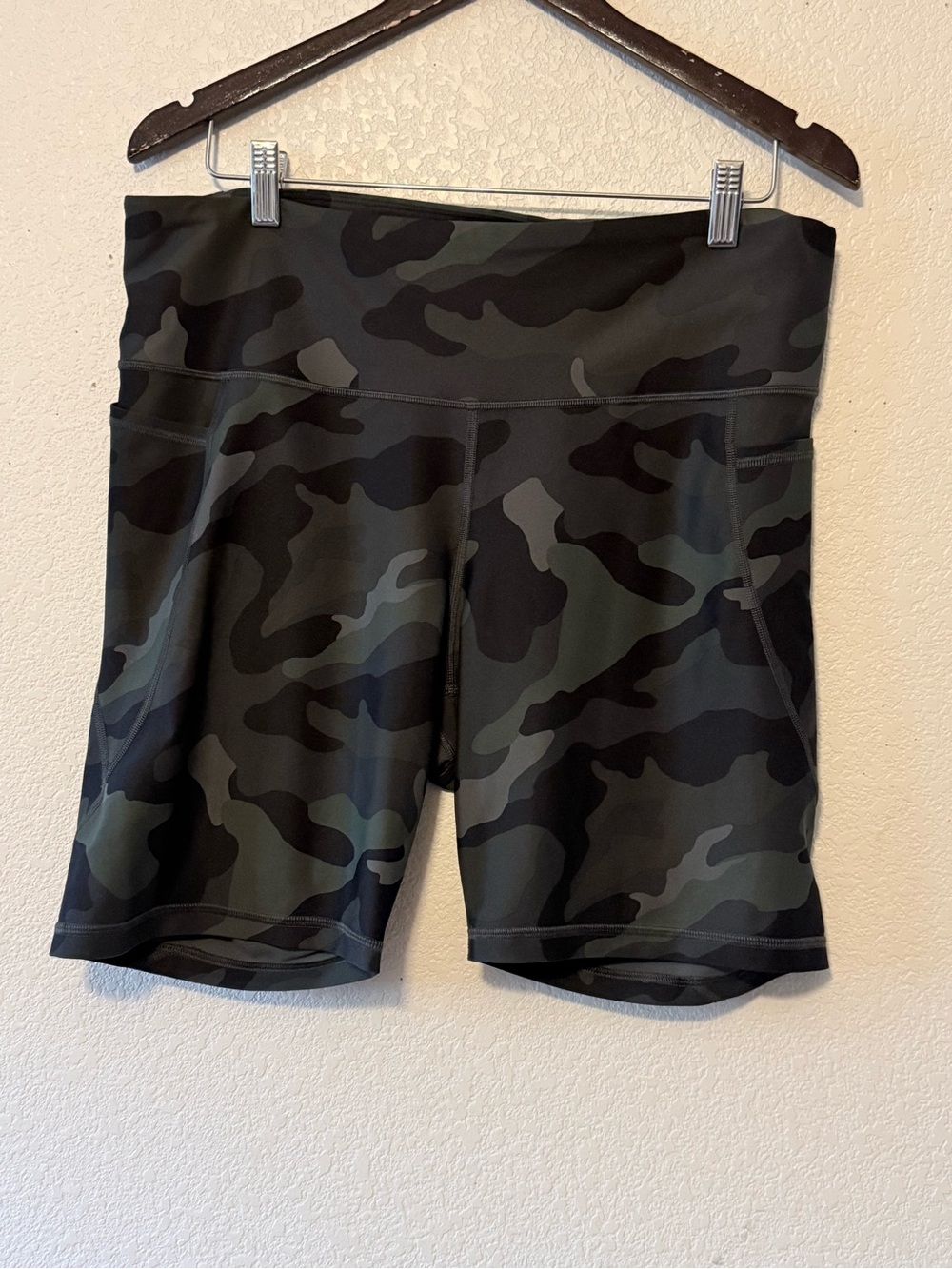 Old Navy Black & Green Camo Bike Shorts 0232